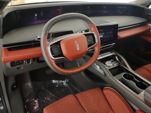 Used 2025 Lincoln Nautilus Black Label image 13