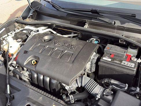 Used 2021 Toyota C-HR Limited image 5