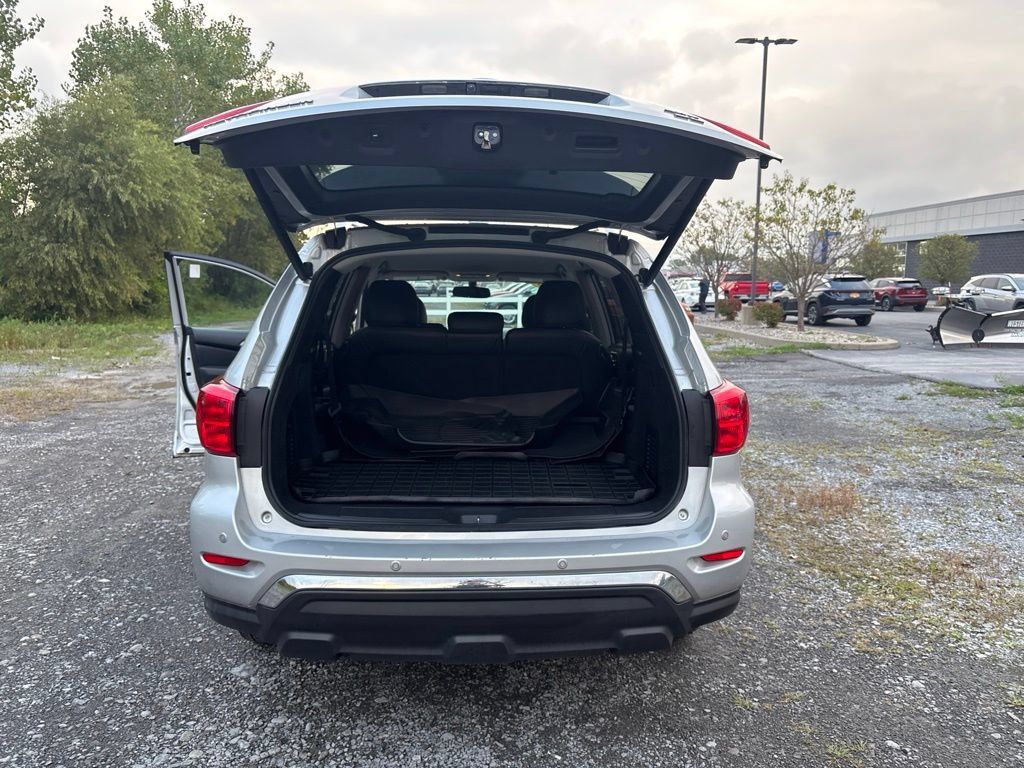 Used 2019 Nissan Pathfinder SL AWD/4WD image 18