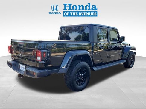 Used 2023 Jeep Gladiator Sport AWD/4WD image 4
