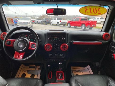 Used 2015 Jeep Wrangler Unlimited Sahara w/ Connectivity Group image 15