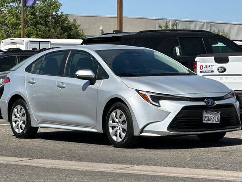 Used 2025 Toyota Corolla LE w/ Carpet Mat Package (TMS) FWD image 9
