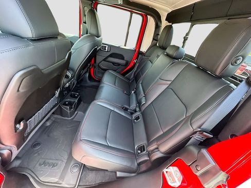 New 2025 Jeep Gladiator Rubicon w/ Convenience Group image 28