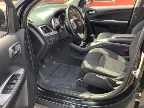Used 2018 Dodge Journey SE w/ Connectivity Group FWD image 11