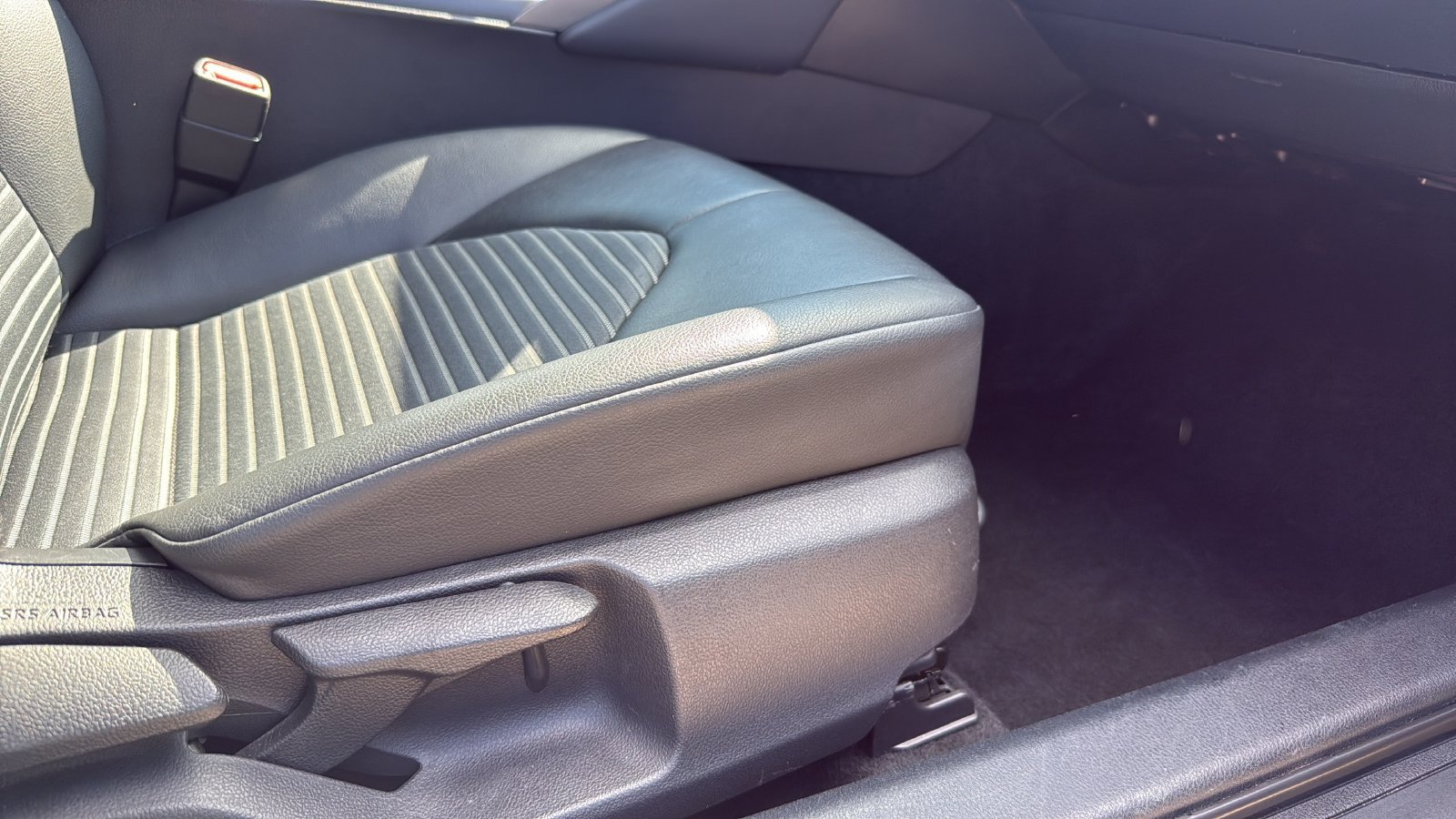 Used 2022 Toyota Camry SE w/ Carpet Mat Package (TMS) FWD image 24