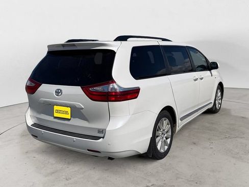 Used 2017 Toyota Sienna XLE w/ XLE Navigation Package AWD/4WD image 5