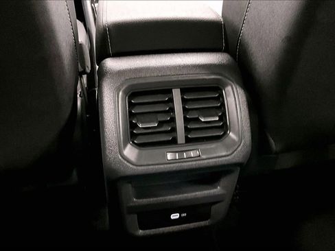 Used 2024 Volkswagen Taos SE image 31