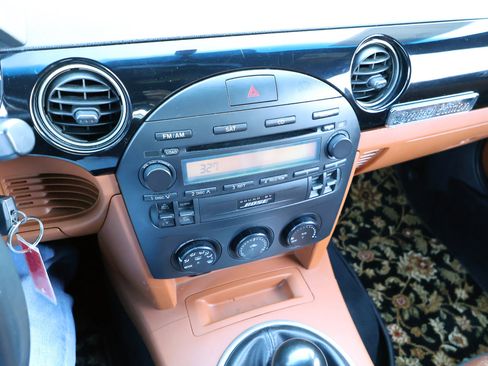 Used 2006 MAZDA MX-5 Miata Grand Touring w/ Suspension Pkg image 40