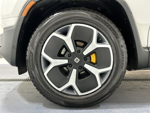 Used 2024 Rivian R1S Adventure AWD/4WD image 9