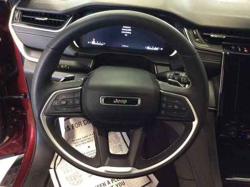 Used 2024 Jeep Grand Cherokee L Laredo image 21