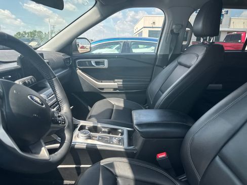 Used 2023 Ford Explorer XLT w/ Equipment Group 202A AWD/4WD image 32