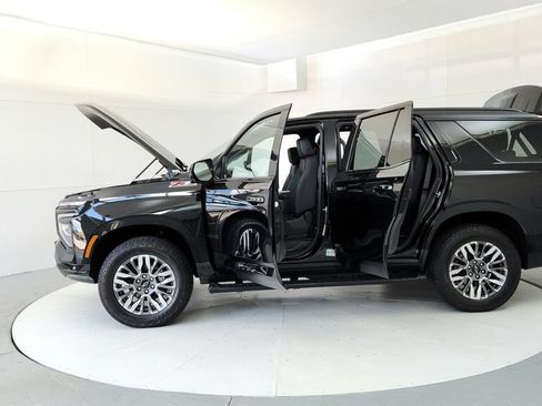 Used 2025 Chevrolet Tahoe Z71 w/ Comfort Package AWD/4WD image 10