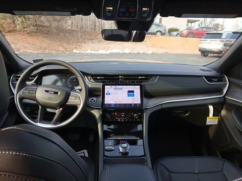 New 2025 Jeep Grand Cherokee Limited image 15