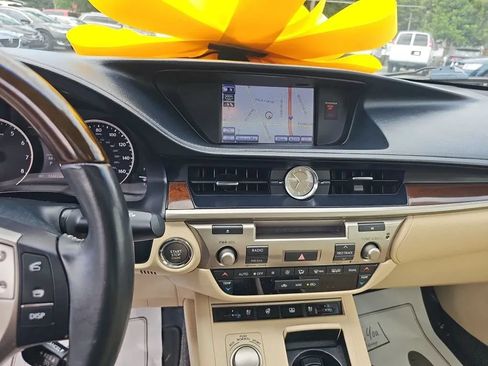 Used 2013 Lexus ES 350 w/ Luxury Pkg FWD image 16