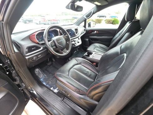 Used 2020 Chrysler Pacifica Limited image 12