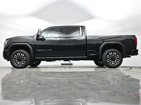 Used 2025 GMC Sierra 2500 Denali Ultimate image 12