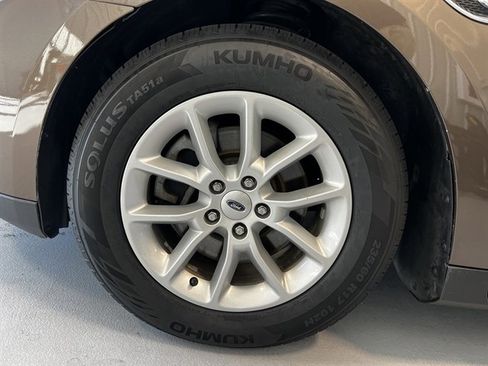 Used 2015 Ford Taurus SE image 30