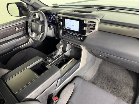 Used 2025 Toyota Sequoia SR5 AWD/4WD image 18