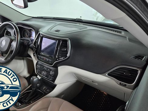 Used 2021 Jeep Cherokee Limited image 41