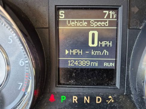 Used 2013 Chrysler Town & Country Touring image 20