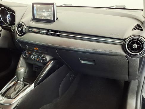 Used 2017 Toyota Yaris iA image 9