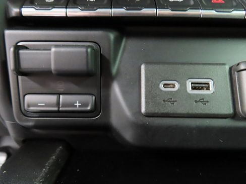 Used 2021 GMC Sierra 2500 Denali w/ Denali Black Diamond Edition image 72