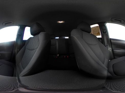 Used 2025 Toyota Corolla Cross LE image 42