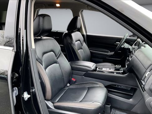 Used 2024 Nissan Pathfinder SL w/ Black Appearance Package image 29