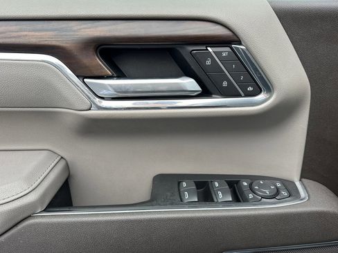Certified 2025 GMC Sierra 1500 SLT image 11