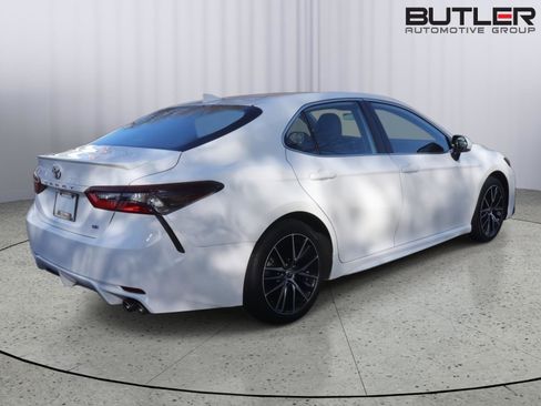 Used 2023 Toyota Camry SE image 7