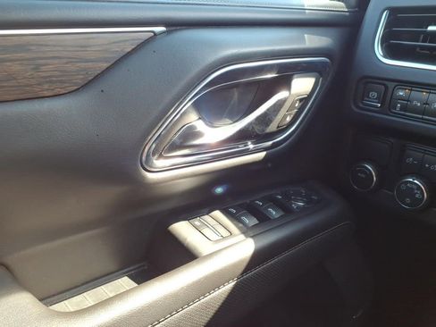 Used 2023 Chevrolet Suburban Premier RWD image 17