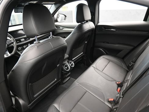 Used 2023 Alfa Romeo Stelvio Sprint image 35