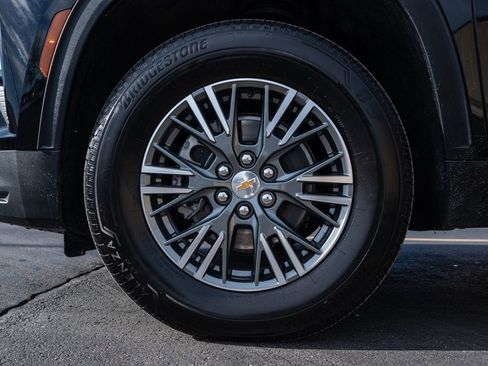 Used 2025 Chevrolet Traverse LT image 10