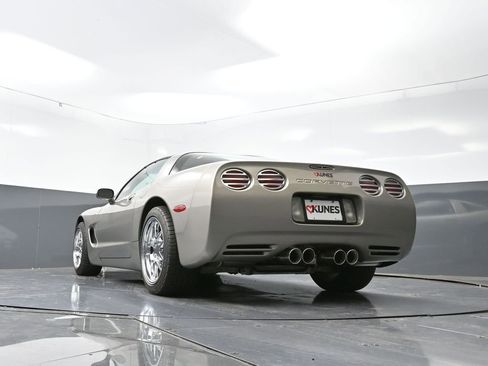 Used 2000 Chevrolet Corvette Coupe w/ Memory Pkg image 44