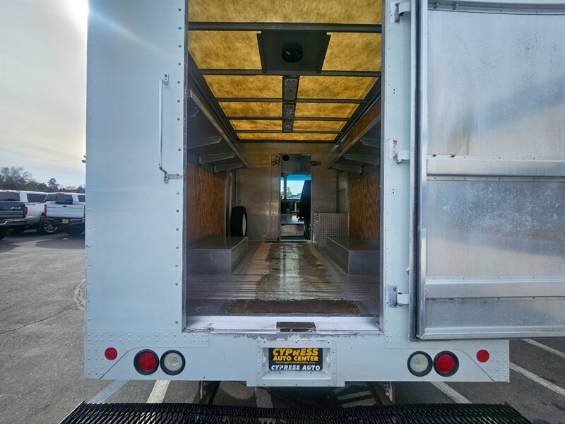 Used 2014 Ford E-350 and Econoline 350 Super Duty w/ A/C Prep Package RWD image 5