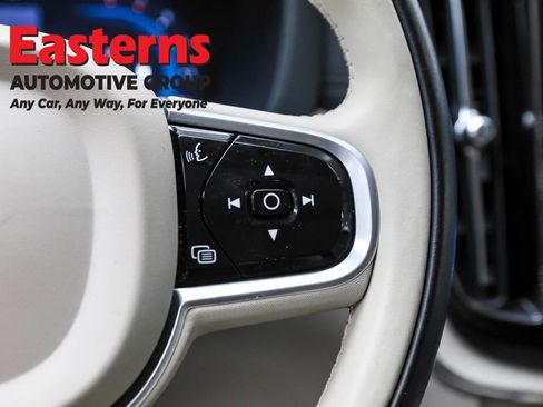 Used 2022 Volvo XC60 B6 Inscription w/ Advanced Package image 16