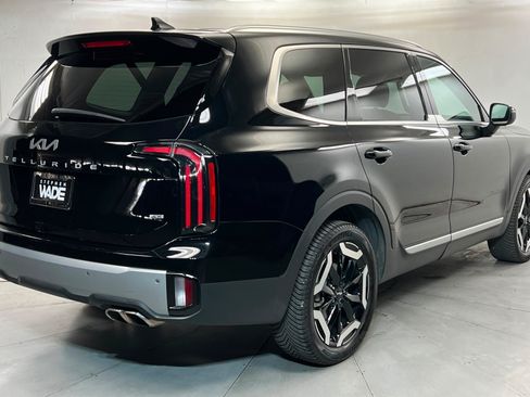 Used 2023 Kia Telluride EX w/ EX Captain's Chair Package AWD/4WD image 5