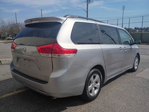 Used 2014 Toyota Sienna LE image 5
