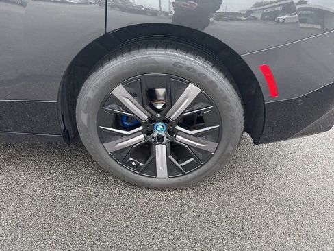 Used 2024 BMW iX xDrive50 w/ Premium Package AWD/4WD image 6