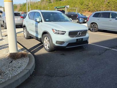 Used 2019 Volvo XC40 T5 Momentum