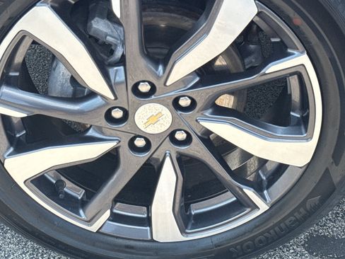 Certified 2024 Chevrolet Equinox Premier FWD image 9