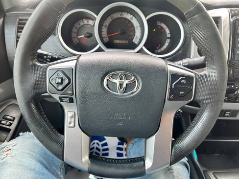 Used 2014 Toyota Tacoma PreRunner w/ SR5 Package RWD image 16