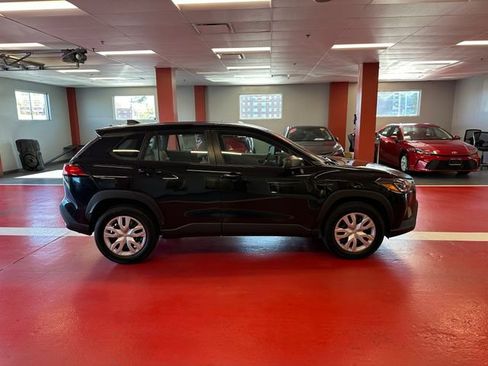 Used 2023 Toyota Corolla Cross L AWD/4WD image 3