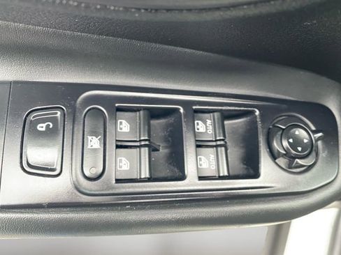 Used 2018 Jeep Renegade Limited w/ UConnect 8.4 Nav Group image 17