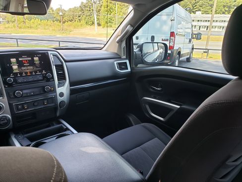 Used 2021 Nissan Titan SV w/ SV Convenience Package image 30