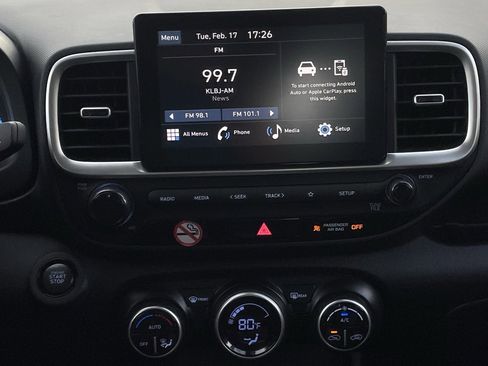 Used 2025 Hyundai Venue SEL image 17