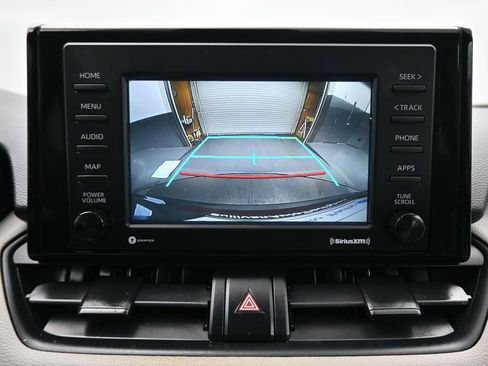 Used 2021 Toyota RAV4 XLE image 17