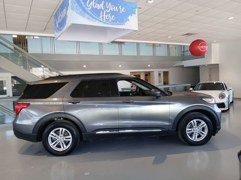 Used 2024 Ford Explorer XLT w/ Equipment Group 202A AWD/4WD image 3