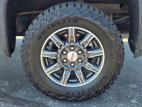 Used 2025 GMC Sierra 1500 AT4 AWD/4WD image 9
