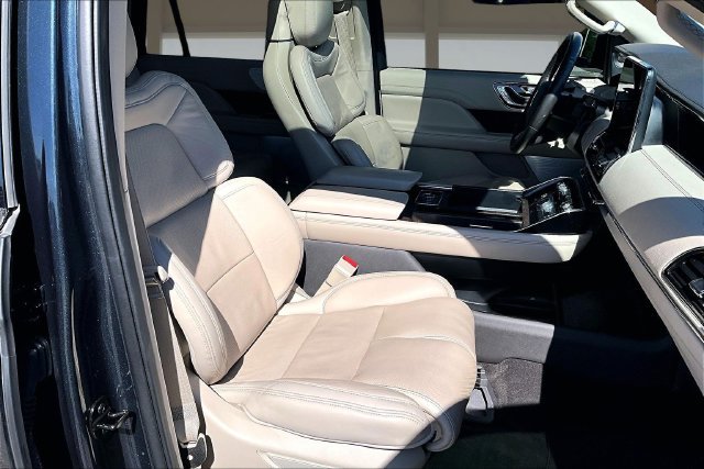 Used 2021 Lincoln Navigator L Reserve w/ Luxury Package AWD/4WD image 7